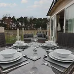 Whispering Willows Holiday home