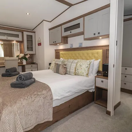 Whispering Willows Scarborough